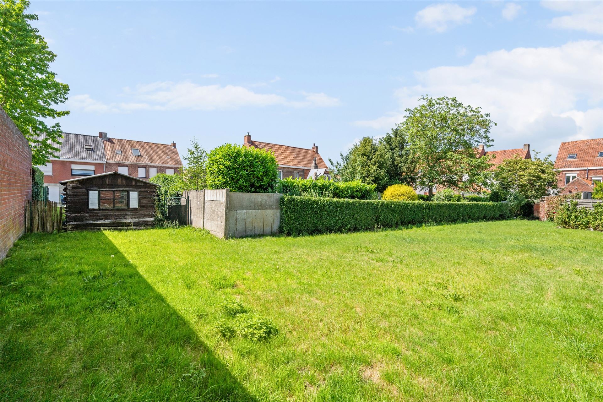 Ruime gezinswoning met 4 slaapkamers en grote tuin! - foto 4