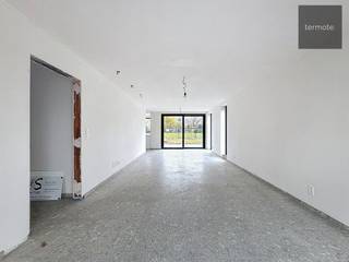 LIGGING:In de Guido Gezellestraat woon je in een rustige, residentiele buurt :• Het centrum van Ooigem is vlakbij voor jouw dagelijkse boodschappen...