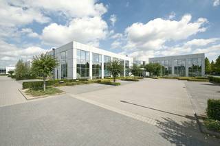 Kantoor van 457 m² te huur nabij de Leuvensesteenweg te Zaventem.Uitstekend gelegen, vlakbij de Leuvensesteenweg en op slechts 2 km van de E40-afrit...