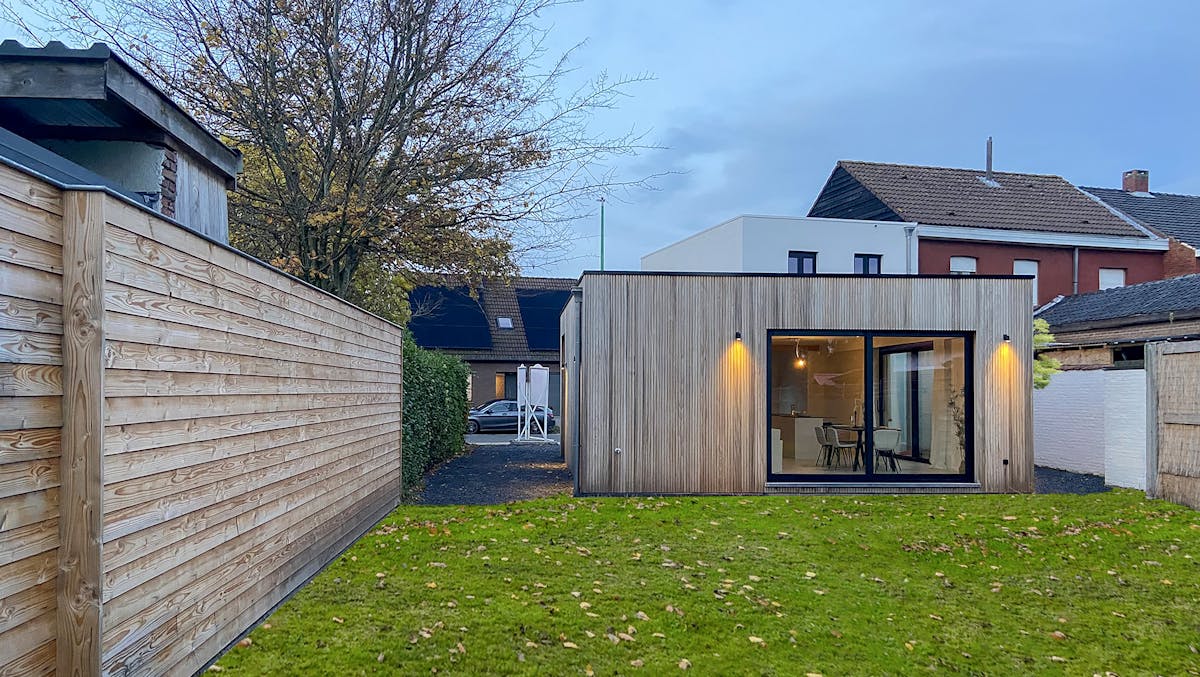 Bâtiment mitoyen entièrement rénové à vendre à Essen ! - photo 1