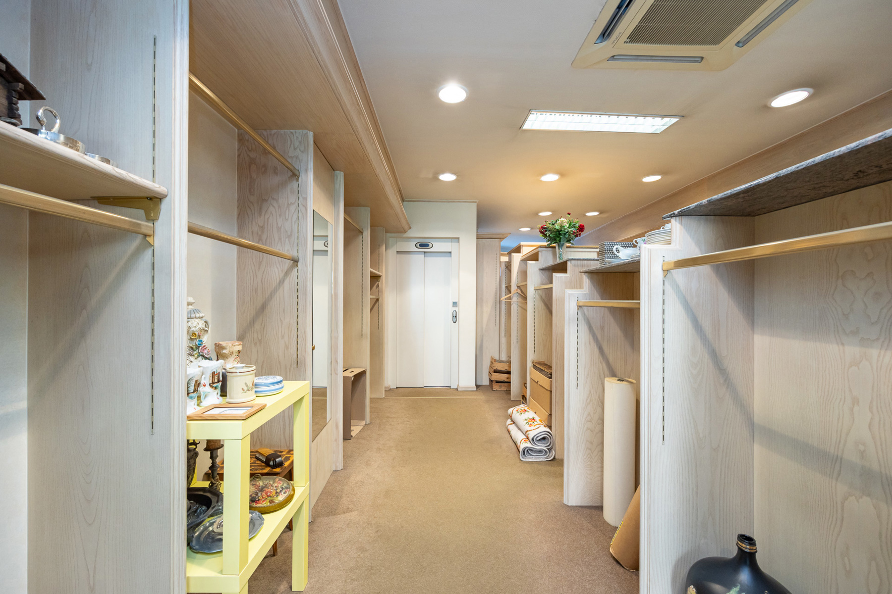 Een ruim handelspand met bovengelegen woning gelegen aan de Zeshoek in Turnhout.  - foto 5