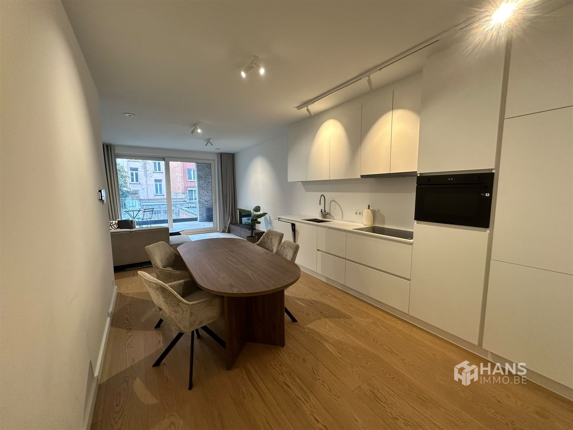 Gemeubeld appartement (87m²) met 2 slaapkamers en terras in het hartje van Antwerpen. - foto 5