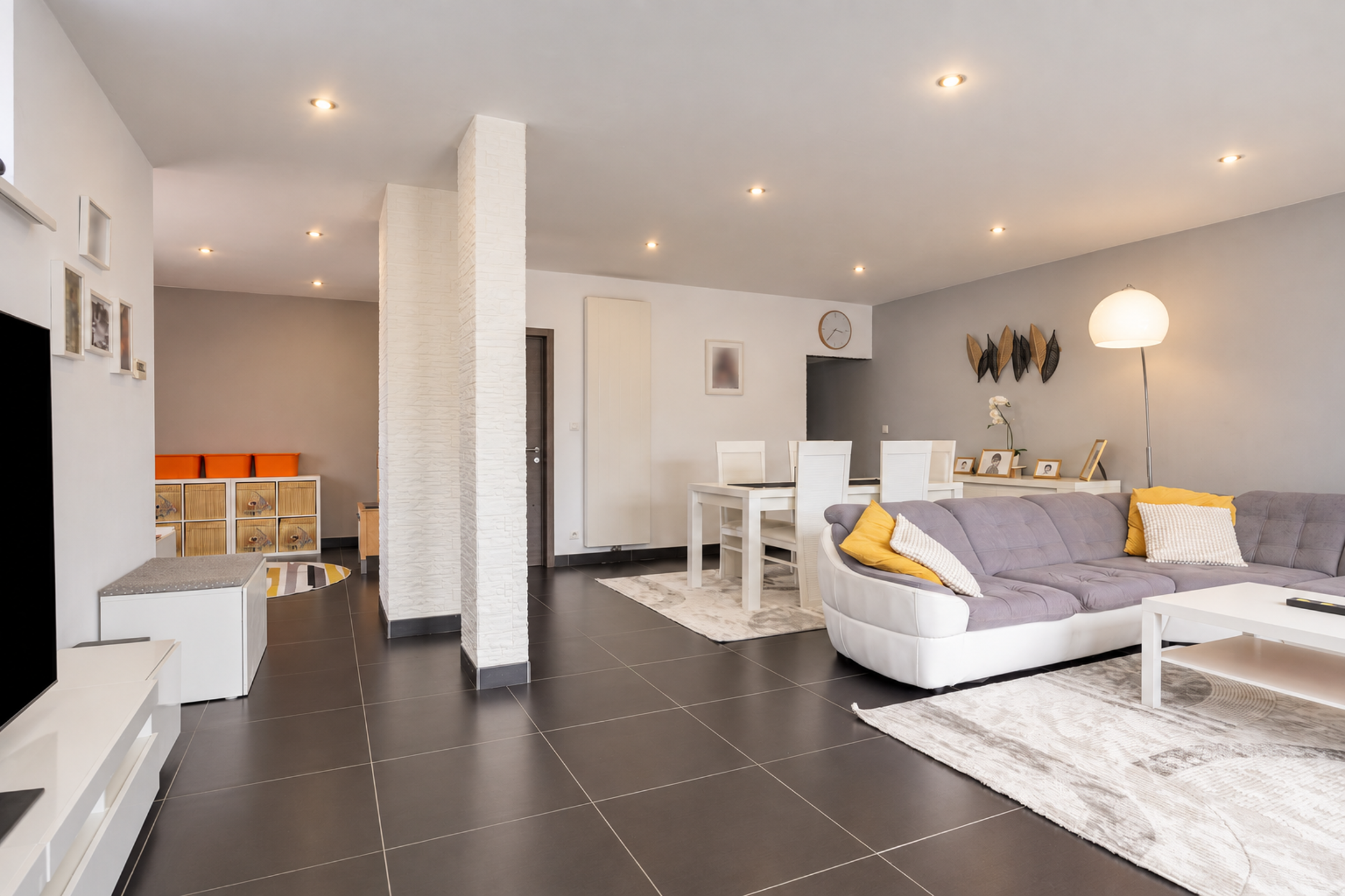 Ruime gezinswoning van 215 m² met vier à vijf slaapkamers en tuin - foto 4