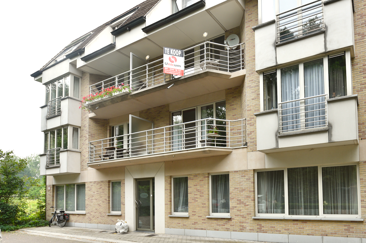 Ruim appartement op een topligging met 3 slpks, terras, *garage voor 309.000 EUR - foto 1