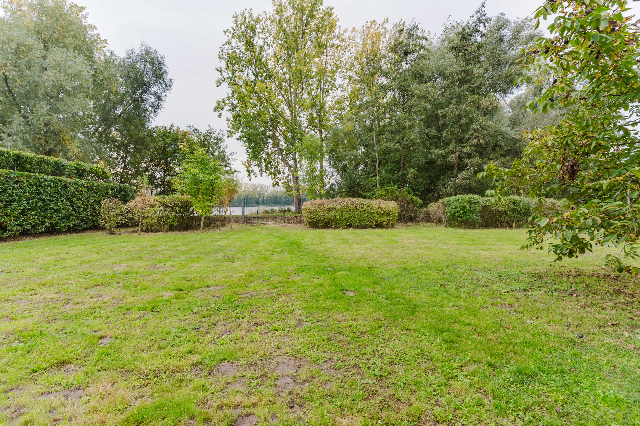 Klassieke villa met zicht op vijver in het groene Zevergem. - foto 4