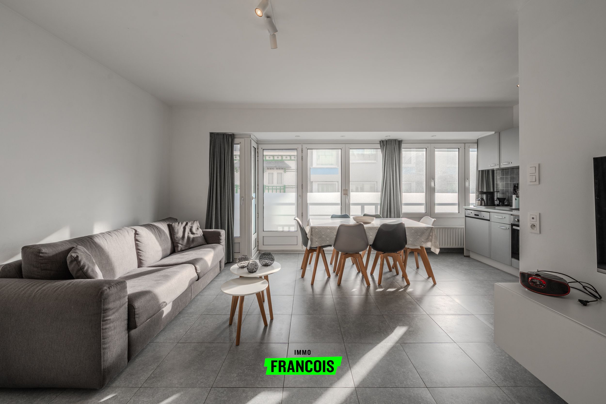 Lichtrijk instapklaar Appartement (EPC B) met 2 Slaapkamers dicht bij Zee te Westende-Bad - foto 2