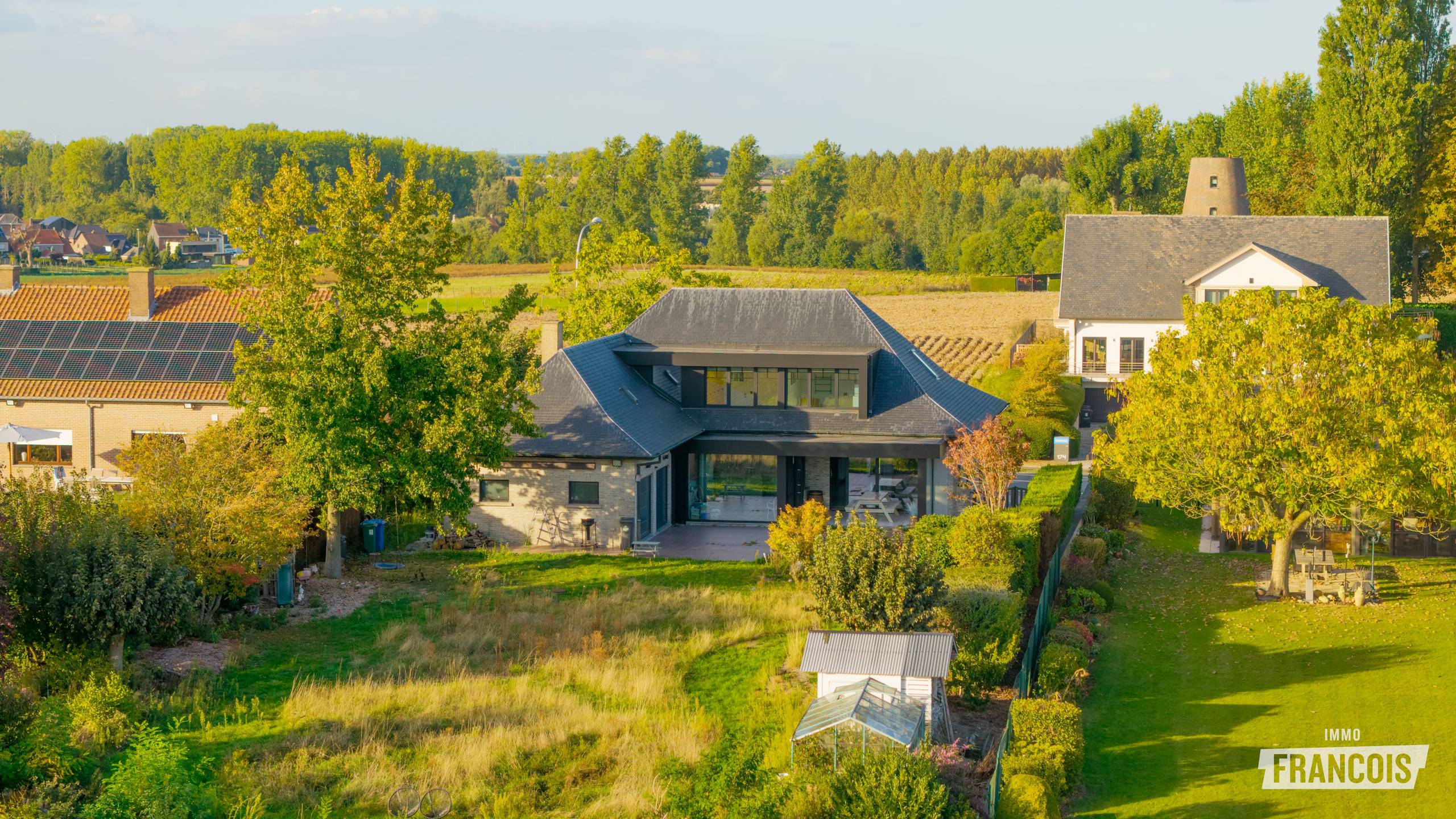 Statige villa met vijf slaapkamers en prachtig veldzicht in Oombergen (Zottegem) | TE KOOP - foto 4