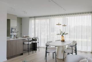 https://www.eribo.be/te-koop/huizen-vichte-hof-ter-vichten<br /><br />Hof ter Vichten staat voor modern wonen in een leuke buurt en is de ideale uitvalsbasis in het centrum van Vichte, m.a.w. het heeft alles in huis voor iedereen die op zoek is naar een aangename plek om te wonen. <br /><br />Dit Eribo-project omvat 19 woningen met een halfopen of gesloten bebouwing, elk met 3 ruime slaapkamers. De tuinen zijn afgesloten met een tuinpoortje en zijn toegankelijk via een aparte toegangsweg. 11 woningen zijn voorzien van een inpandige garage. De overige woningen hebben een privatieve carport ter beschikking op het terrein met afsluitbare berging.<br /><br />Eribo staat garant voor duurzame kwaliteit. De woningen worden in detail afgewerkt met hoogwaardige materialen (incl. aluminium buitenschrijnwerk) en voldoen aan de hedendaagse comforteisen, met veel aandacht voor thermische en akoestische isolatie. Alle woningen zijn voorzien van zonnepanelen, warmtepomp en vloerverwarming. Inclusief tuinhuis.<br /><br />De verkoop van fase 1 is momenteel bezig. Deze bestaat uit 7 woningen gelegen aan de Waregemstraat. <br /><br />Meer info op https://www.eribo.be/te-koop/huizen-vichte-hof-ter-vichten of contacteer ons via ben@eribo.be of 0488/942.643.