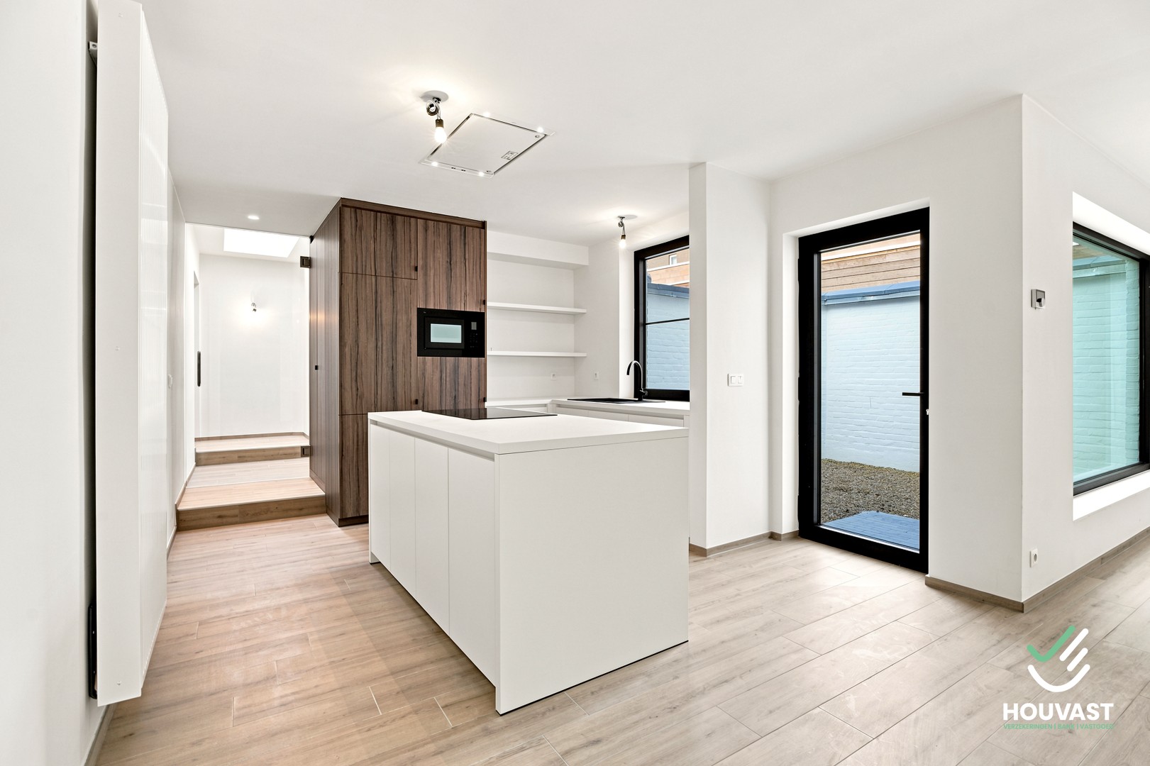 Volledig gerenoveerd appartement met 2 slaapkamers - foto 4