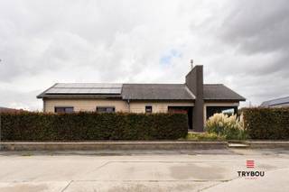 🏡 Instapklare, energiezuinige gezinswoning in Hooglede met zonnige tuin🗓️ Kom langs op de bezoekdag: zaterdag 20 december van 11u tot 12u.Een...