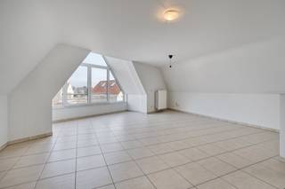Bent u op zoek naar een uitzonderlijk verblijf op een toplocatie aan de Belgische kust? Dit indrukwekkende duplex appartement in de Judestraat...