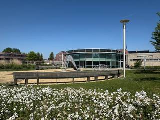 In de charmante residentie Hof van Rekkelinge verhuren wij momenteel een comfortabele, volledig drempelloze assistentieflat met modern comfort.De...