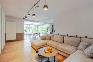 strong&gt;Op zoek naar een exclusieve villa met ruimte voor iedereen?Deze unieke eigendom op een perceel van 23a 31ca combineert energiezuinig wonen...