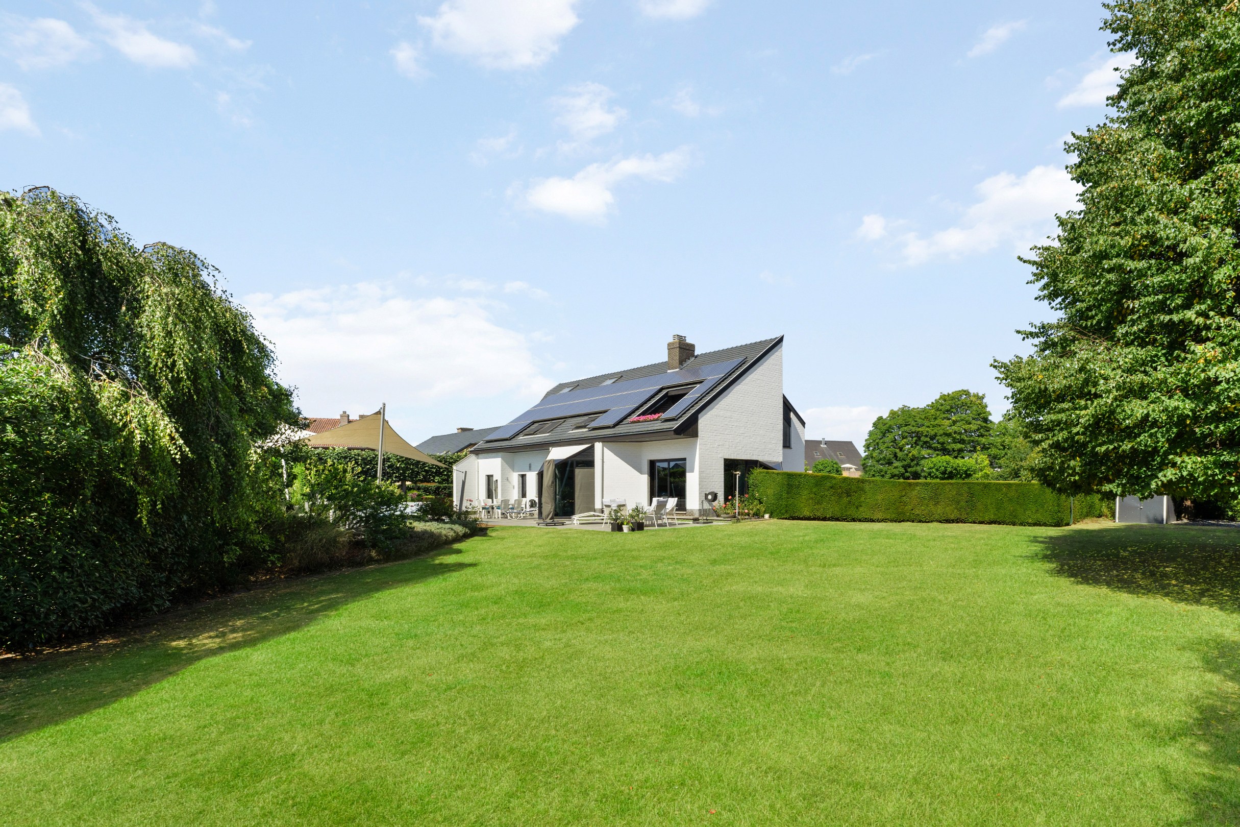 Villa met praktijkruimte en naastliggende bouwgrond - foto 3