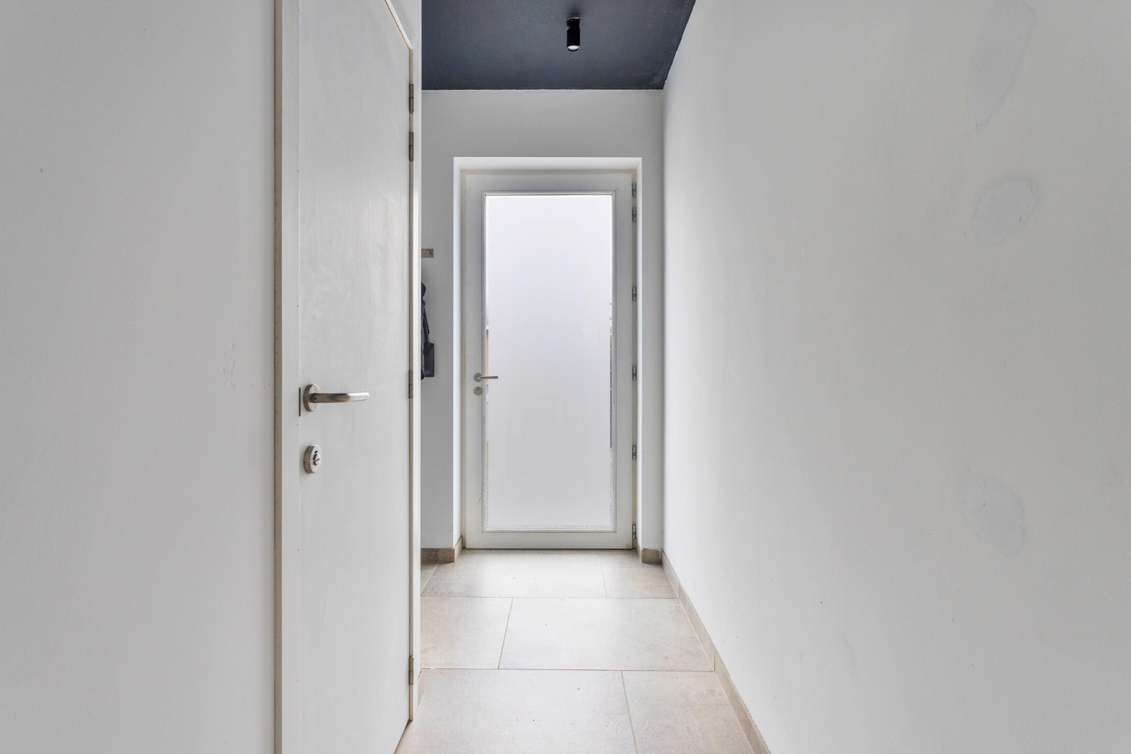 Ruime nieuwbouw met home-office, 3 slaapkamers, tuin met uitweg &amp; garage. (aankoop aan 2% mogelijk!) - foto 5