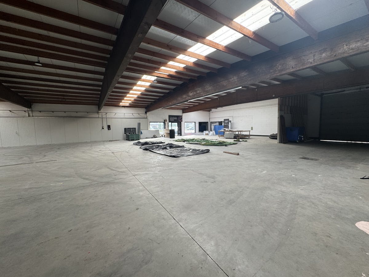 Ruime loods van 700 m² te huur in Sijsele - foto 3