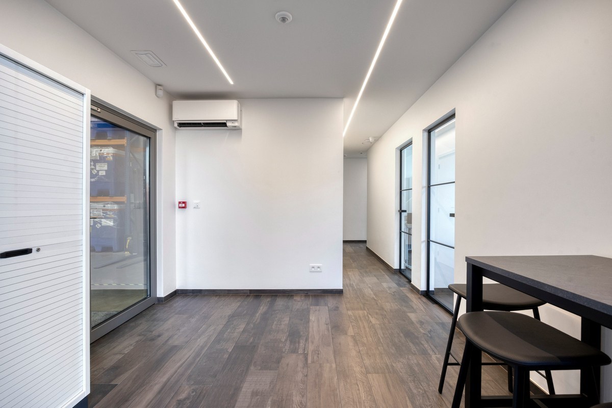 Grondig gerenoveerd KMO gebouw met magazijn en kantoorruimtes in Heverlee op een perceel van 11a19ca! – EPC -22,65 kWh/m² - foto 4