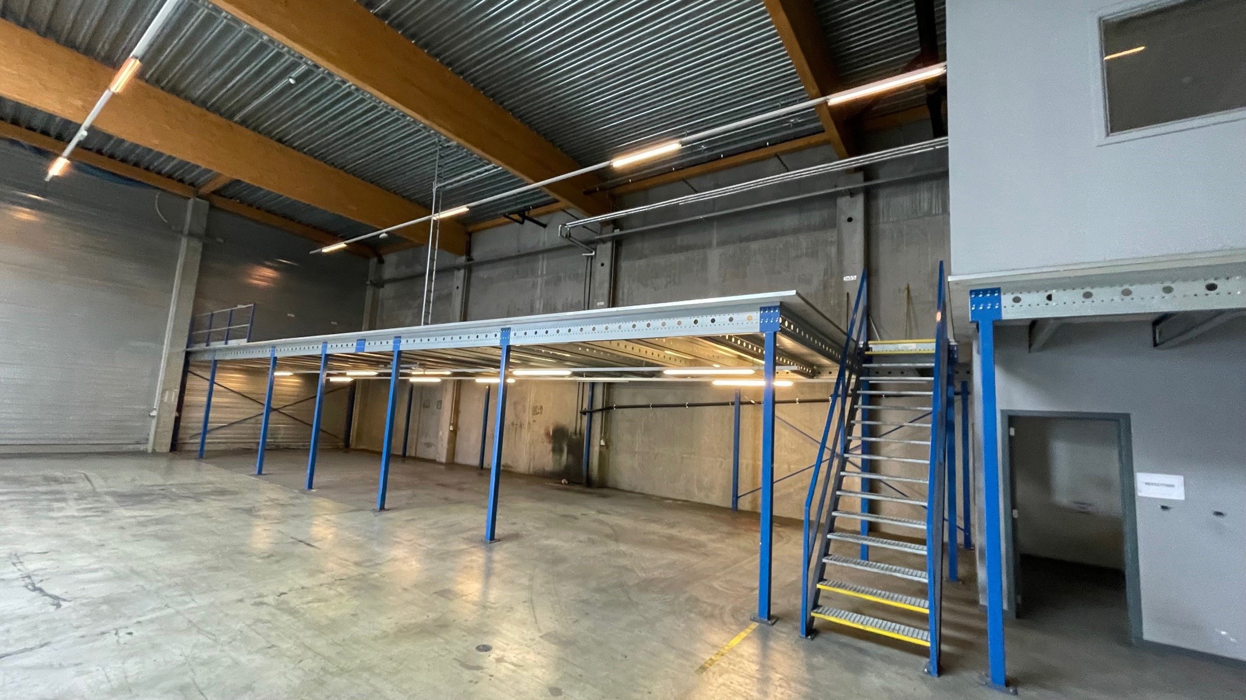 Magazijn met mezzanine te huur - foto 2