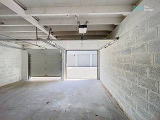 Situé à Waterloo, en face de la gare, ce garage fait partie d'une petite copropriété bien entretenue datant de 2022, comprenant 14 garages et...