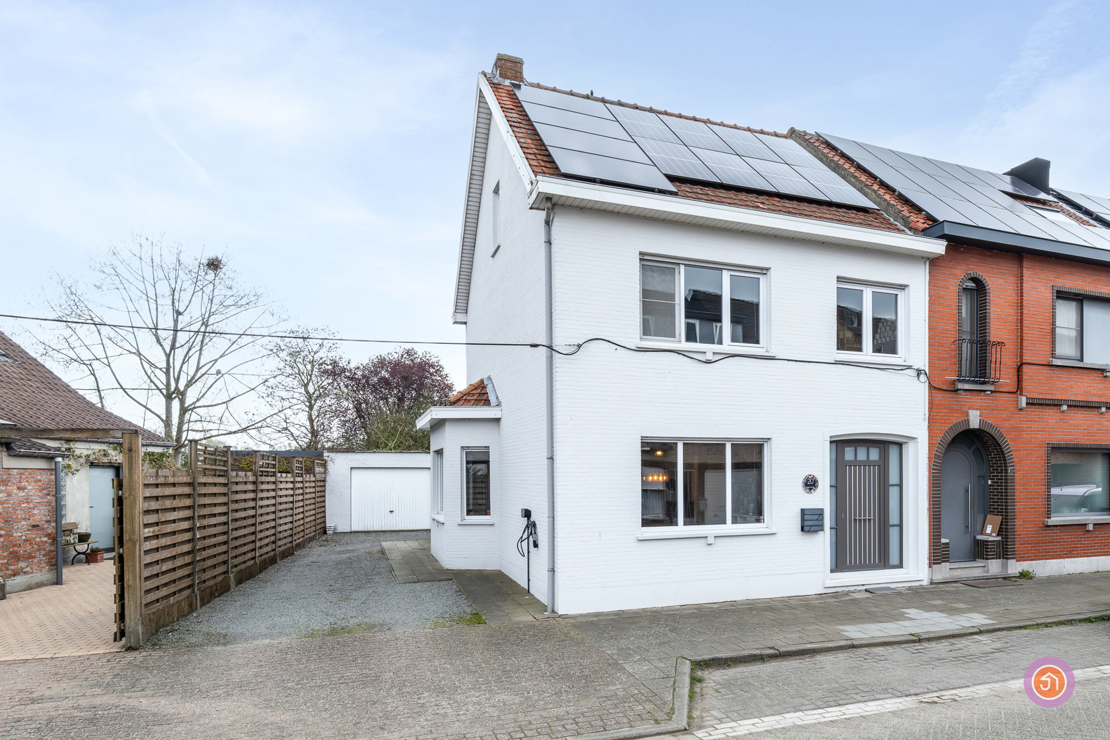 Halfopen bebouwing met garage in Oppuurs - foto 1
