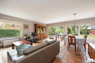 Développement ouvert étonnamment spacieux avec un jardin orienté au sud-ouest ! Cette villa de faible hauteur est située dans un quartier calme et...