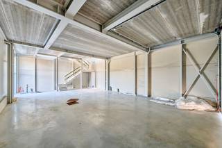 <p>KMO-unit te koop Genk - BEDRIJVENPARK KOMPELLAAN<br /><br />Bedrijvenpark Kompellaan: 21 moderne KMO-units langsheen de Kompellaan in Genk. Dit complex biedt kleine en middelgrote ondernemingen de perfecte plek om te starten, groeien en te innoveren. De unit 10 heeft een totaaloppervlakte van 516m² en beschikt over 4 parkeerplaatsen. De unit wordt casco opgeleverd. <br /><br />KMO-Unit 10<br />- oppervlakte: 169m² gelijkvloers &amp; 170m² 1e verdieping (21 m² terras) &amp; 177m² 2e verdieping (12m² terras)<br />- staalstructuur met geïsoleerde wanden en dak<br />- sectionaalpoort 4mbr x 4,2m<br />- 4 privatieve parkeerplaatsen<br />-liftvoorziening<br /><br />Voor meer info 011/39 90 50 of info@jansenrealestate.be<br />https://www.jansenrealestate.be/project-kompellaan/6190088/</p>