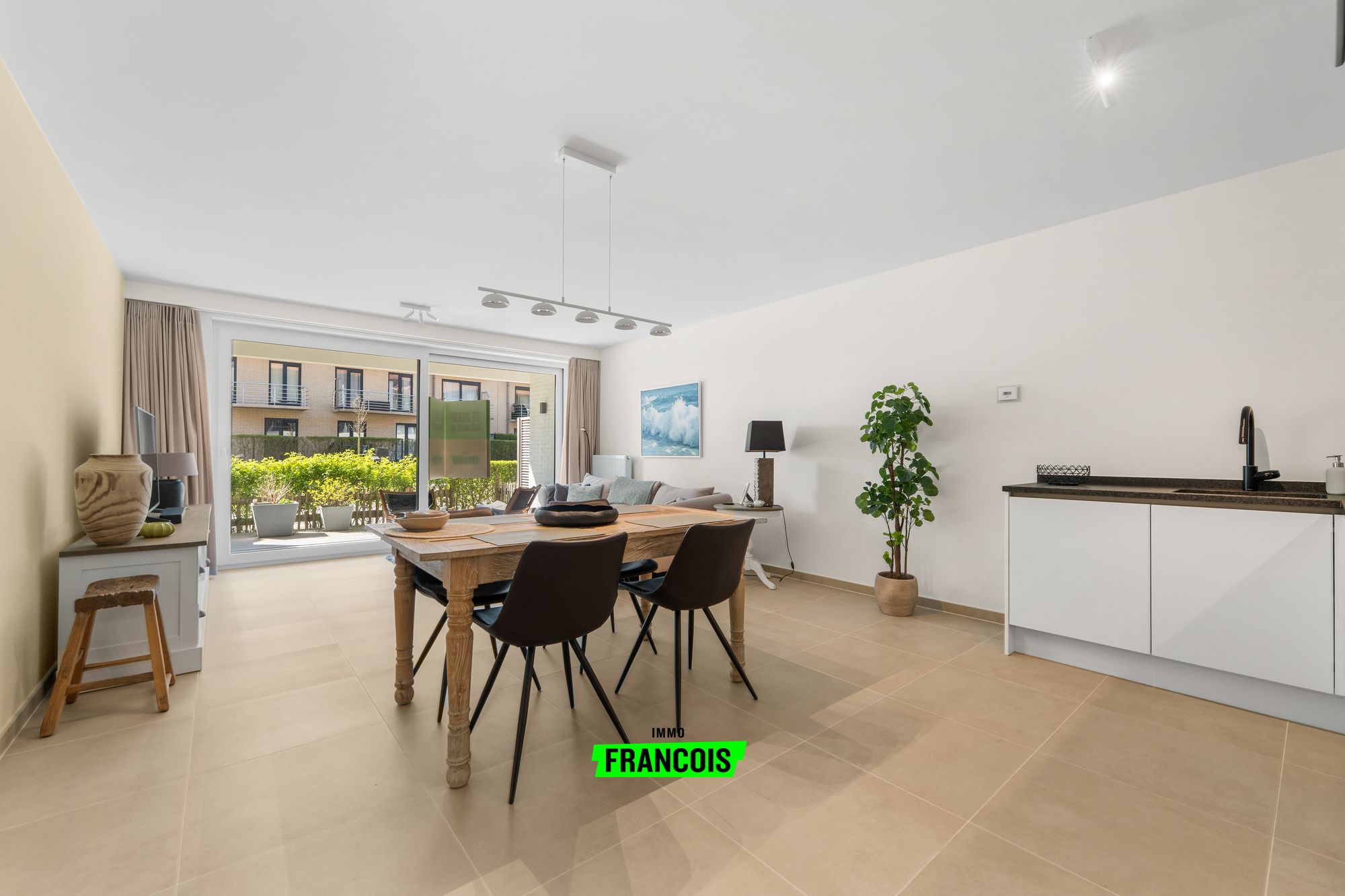 Stijlvol modern appartement met 2 slaapkamers - foto 4