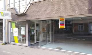 Commercial à louer à Asse