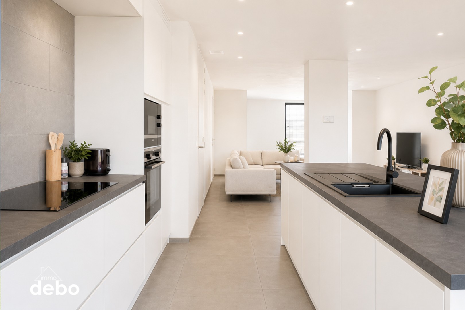 Instapklare en energiezuinige woning met 3 slaapkamers, 2 garages, keuken, badkamer, terras, diepe tuin en uitweg met 2 garages. - foto 5