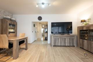 In een levendige straat te Hoboken, op wandelafstand van winkels, scholen, openbaar vervoer en met vlotte verbinding naar de invalswegen, bevindt...