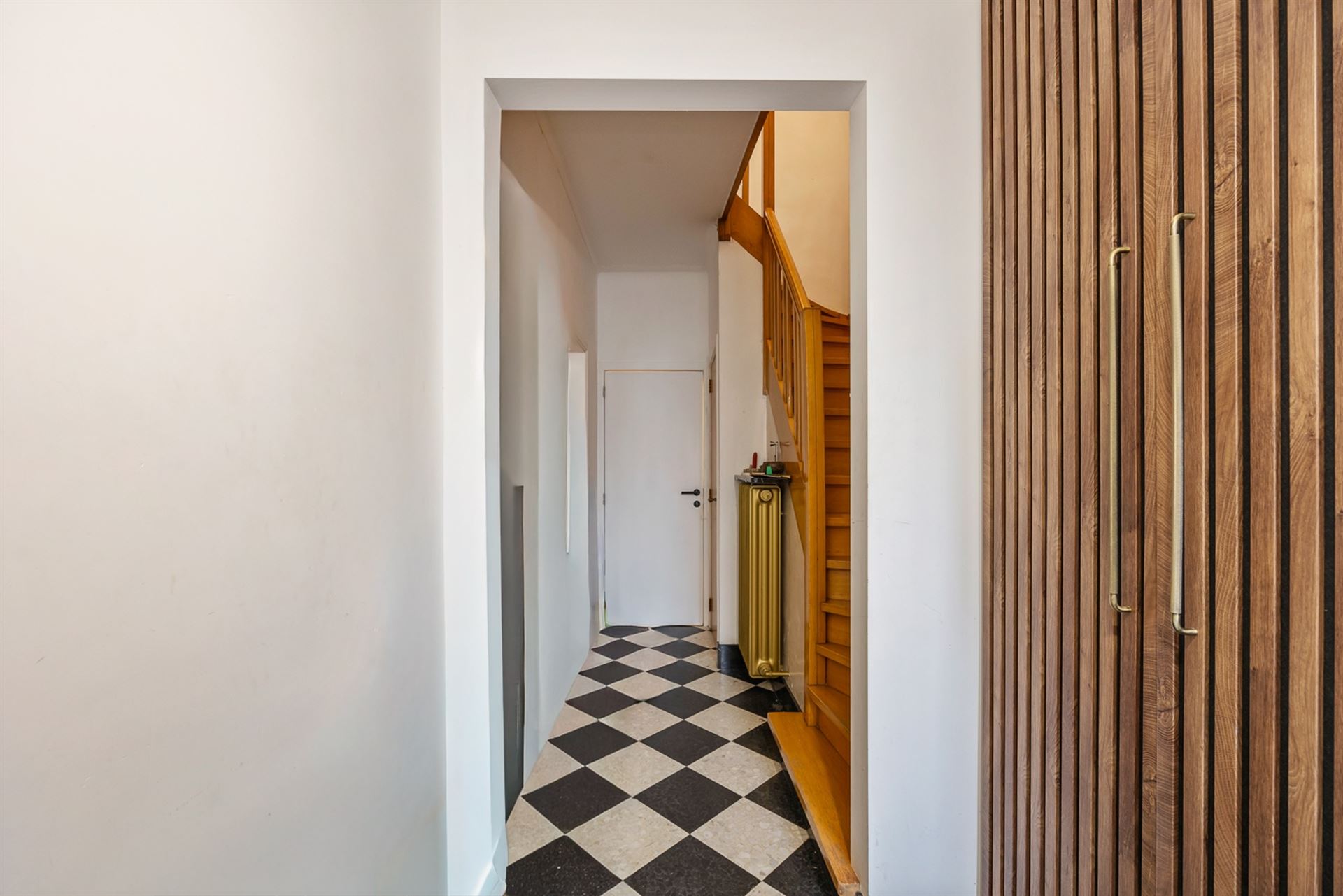 Instapklare en Ruime Gezinwoning met Tuin en Garage - foto 2