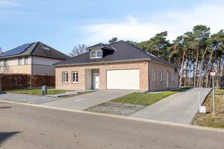 Deze vrijstaande villa in Lummen biedt een unieke kans op comfortabel en energiezuinig wonen op een rustige locatie. De woning werd gebouwd in 2019...