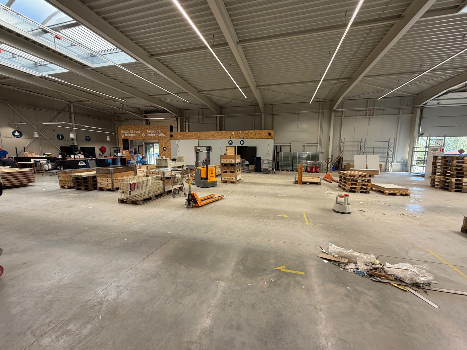 Magazijn van 817 m² te huur met parking - foto 5