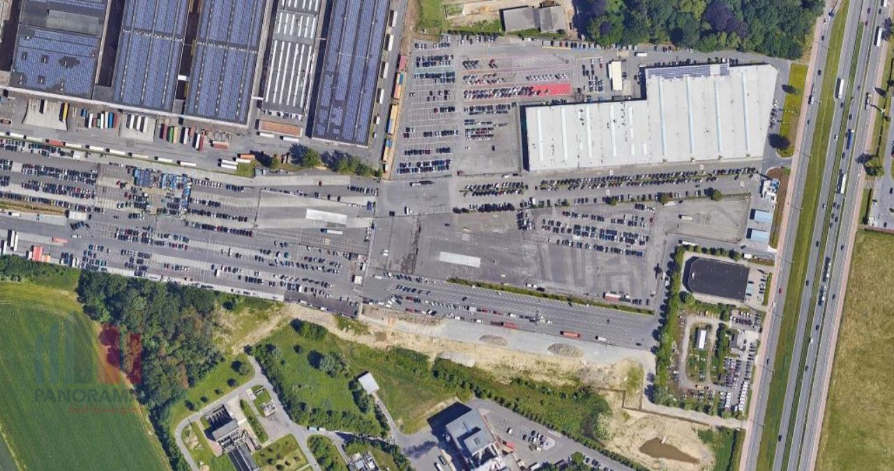 10.000 m² de parking le long de l'autoroute A12 - photo 1