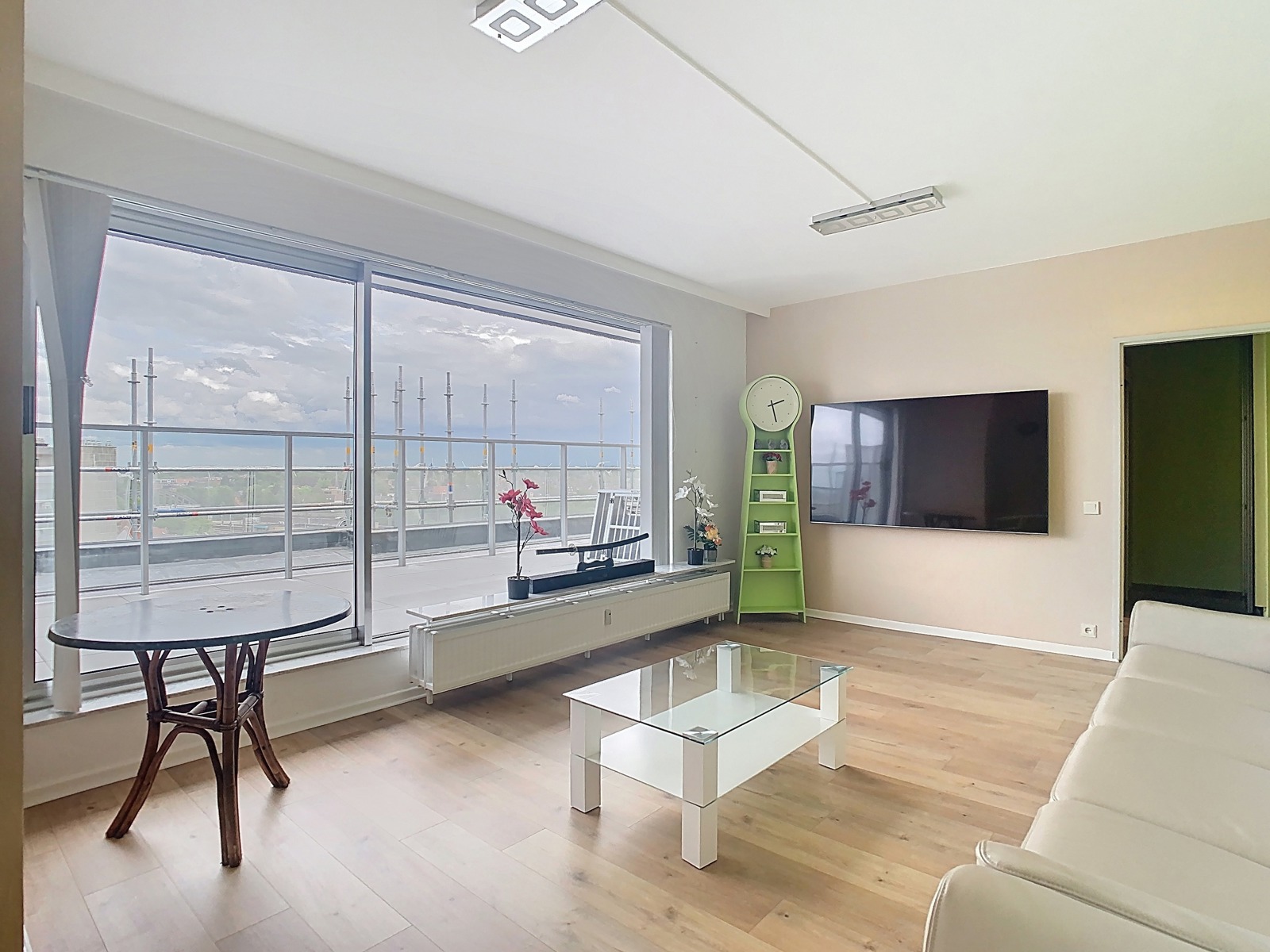 Instapklaar appartement met 1 SLPK én GROOT Terras! - foto 3