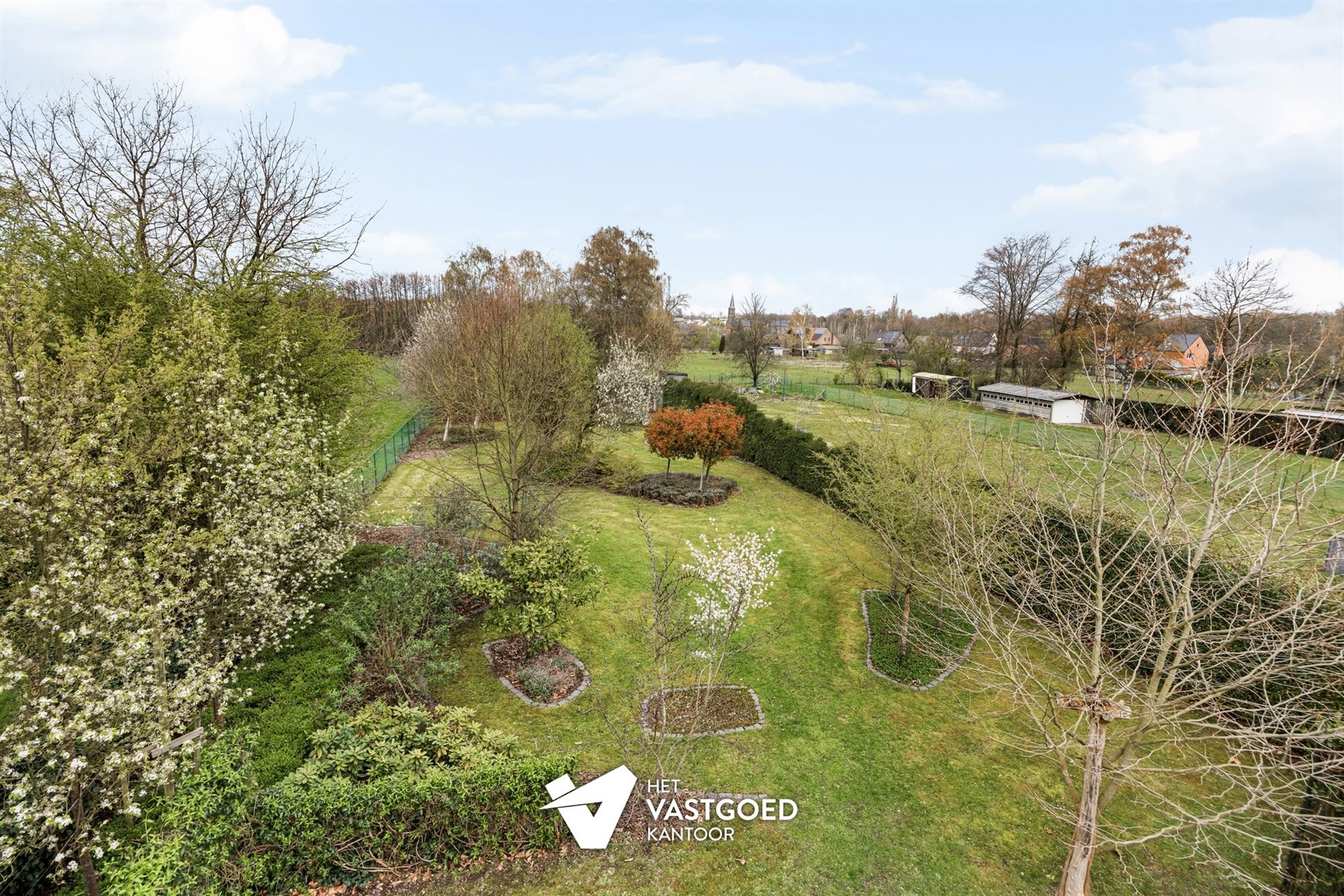 PERFECT ONDERHOUDEN WONING MET 6 SLAAPKAMERS EN WERKHUIS/GARAGE IN GROENE OMGEVING TE VIVERSEL - foto 2