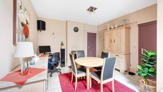 Verzorgde rijwoning met 3 slaapkamers en een leuk tuintje in het centrum van Heist.Deze woning is goed gelegen in een rustige straat. Winkels en het...