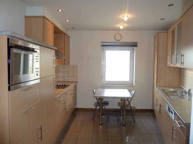 Genk, Jan Habexlaan 7 bus 22: Ruim en degelijk appartement appartement met 2 slaapkamers, ondergrondse autostaanplaats en zuidgericht terras. - foto 4