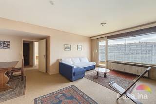 Casalina Real Estate stelt exclusief te koop voor: een appartement van 79 m² (volgens EPC), gelegen op de 10e verdieping van een gebouw uit 1968...