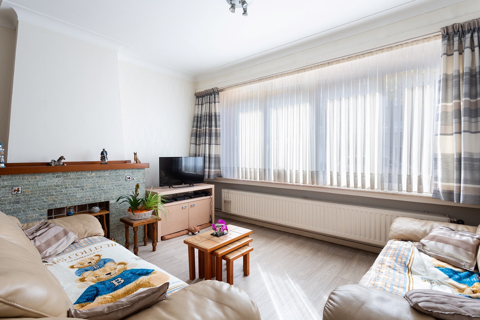 Opbrengsteigendom 3 ruime 2-slaapkamerapp. + 3 garages - foto 4