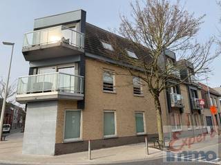 ✨ Zoek je een plek waar je enkel je koffers hoeft uit te pakken? ✨Deze moderne, gemeubelde studio in het centrum van Waregem biedt alles wat je nodig...