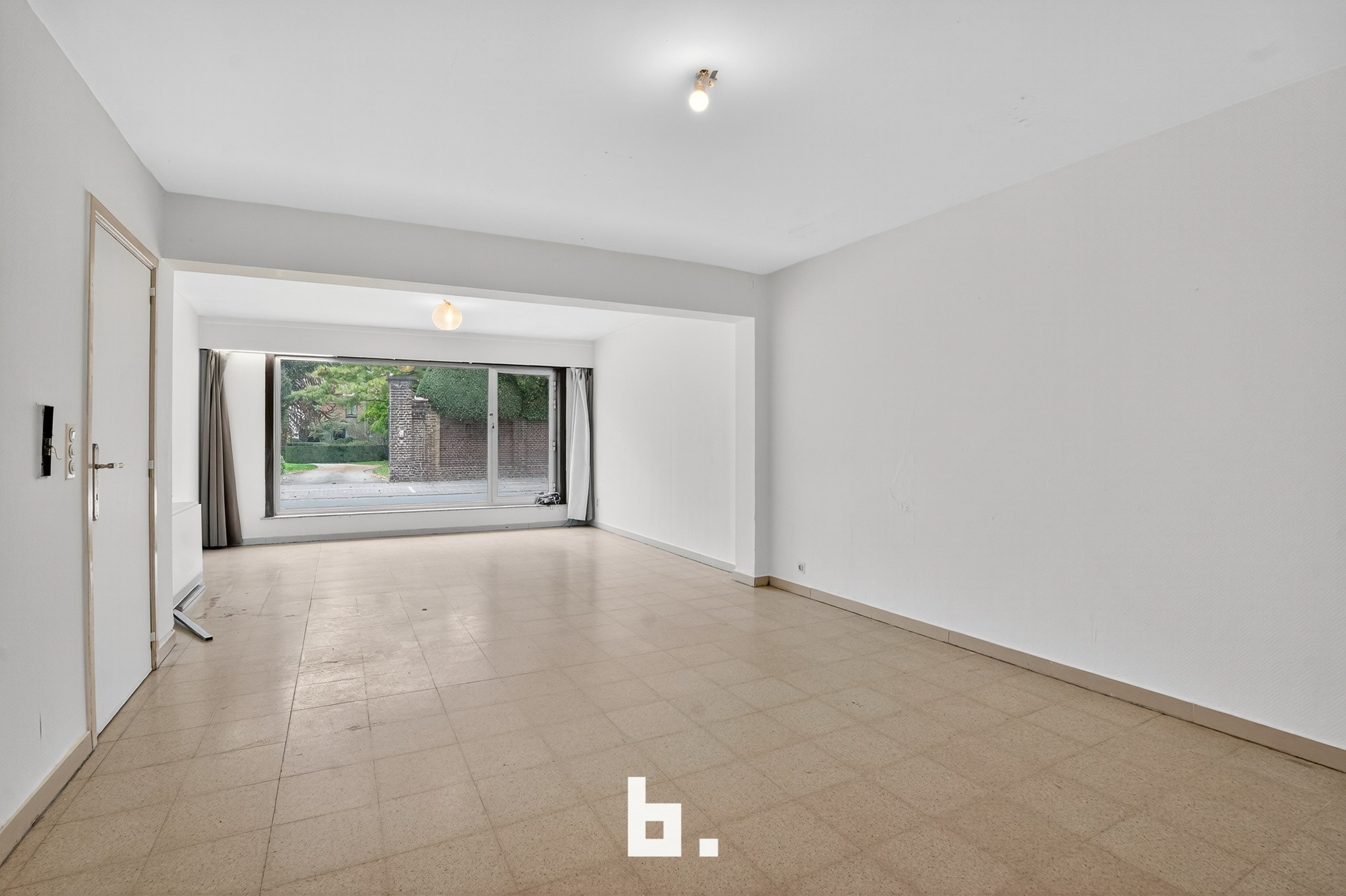 Lichtrijk 2-slaapkamerappartement op het gelijkvloers gelegen te Roeselare - foto 1