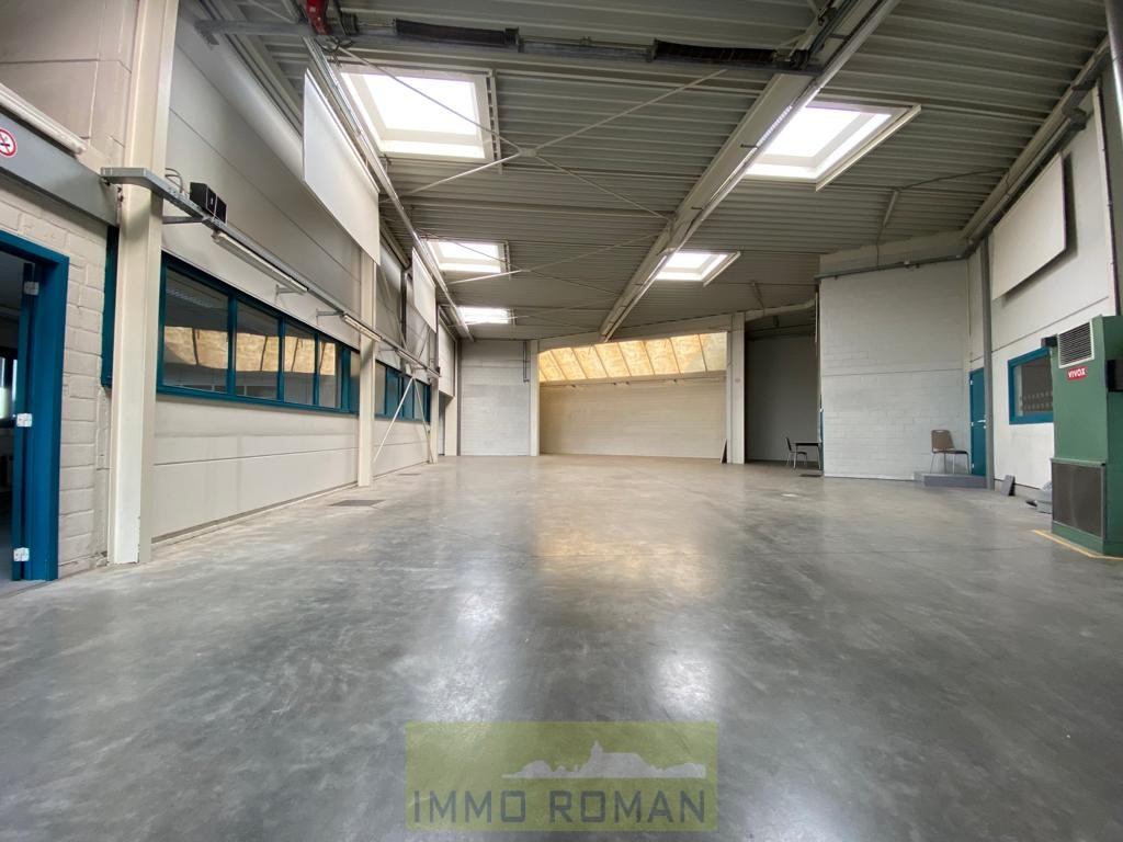 Woonhuis met 2 loodsen, burelen en woning te Waregem! - foto 5