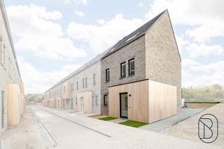 Koop nu aan 6% BTW! Laat u verrassen door deze goedgelegen (rustig en aangenaam doch dichtbij winkels en invalswegen) kwalitatieve BEN-WONINGEN. INDELING: 2 ondergrondse garages met extra berging, lichtrijke leefruimte met open geïnstalleerde keuken, berging/wasplaats, 4 SLK, 2 badkamers en aangename STADSTUIN. Als koper nog inspraak in keuze van materialen. Energiezuinige woning: vloerverwarming op warmtenet, dubbele beglazing PVC, extra geïsoleerd. Meer info? Info@immobeguin.be