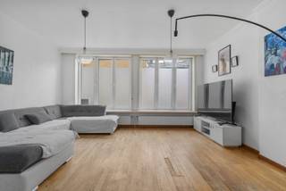 Ben je op zoek naar een unieke combinatie van wonen en werken in het hart van Ninove? Dankzij de uitstekende zichtbaarheid, centrale ligging én...