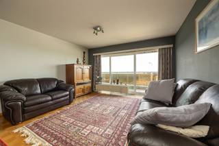 <p><span>Mooi appartement met twee slaapkamers in Mechelen</span></p><p><span> </span></p><p><span>Gelegen aan de Elektriciteitstraat 31 in Mechelen vindt u dit verzorgde en aangename appartement. De centrale ligging vormt een grote troef, met winkels, scholen, openbaar vervoer en belangrijke invalswegen op korte afstand. Ook het gezellige stadscentrum van Mechelen is te voet of met de fiets vlot bereikbaar. </span></p><p><span> </span></p><p><span>Indeling:</span></p><p><span> </span></p><p><span>Bij het betreden van het appartement komt u in de inkomhal, die vlotte verbinding biedt naar alle woonruimtes. De lichtrijke woonkamer creëert een aangename leefomgeving en geeft toegang tot het terras. Ideaal om op elk moment van de dag van de buitenlucht te genieten. De keuken is praktisch ingericht en beschikt over voldoende kastruimte. Verder omvat het appartement een mooie badkamer en twee comfortabele slaapkamers, die naast een slaapkamer ook kunnen dienen als bureau, dressing of hobbykamer. Verder is er in de kelder ook nog een privatieve berging aanwezig. </span></p><p><span> </span></p><p><span>Troeven:</span></p><p><span> </span></p><p><span>- Centrale ligging nabij alle voorzieningen</span></p><p><span>- Groot terras</span></p><p><span>- EPC B</span></p><p><span>- Twee volwaardige slaapkamers</span></p><p><span>- Private kelderberging</span></p><p><span> </span></p><p><span>Ben jij geïnteresseerd dit appartement gelegen in Mechelen, ben je op zoek naar ander vastgoed, een investering of wens je de waarde van jouw eigendom te kennen? Dan ben je bij BOLT Immo aan het juiste adres! Wij helpen jou graag verder.</span><span> </span></p>