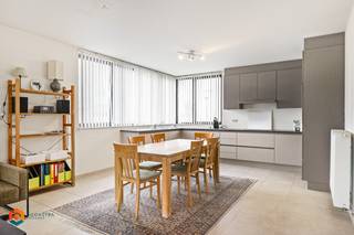 Dit instapklare appartement met 2 slaapkamers bevindt zich in het centrum van Onze-Lieve-Vrouw-Waver. Het appartement is gelegen op de...