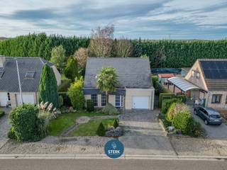 INSTAPKLARE GEZINSWONING OP EEN KINDVRIENDELIJKE LOCATIE TE SMEERMAAS !We vinden deze open woning met een bewoonbare oppervlakte van 140 m² terug op...