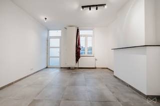 We Invest vous propose cette maison rénovée en 2025, à 2 pas du centre ville, de la gare et de toutes ses commodités.Elle est composée, au...