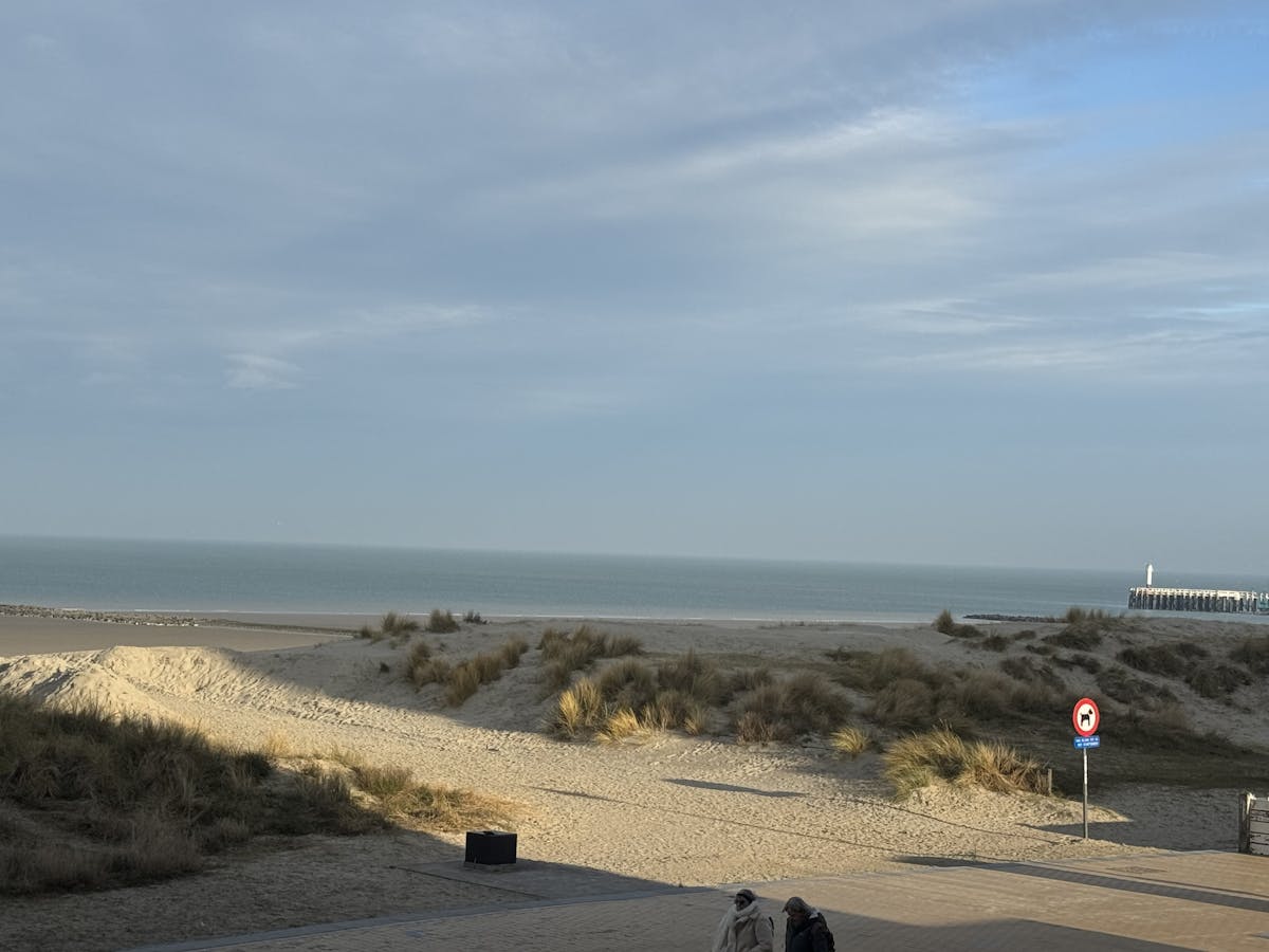 Prachtig gerenoveerd appartement met frontaal zeezicht! - foto 2